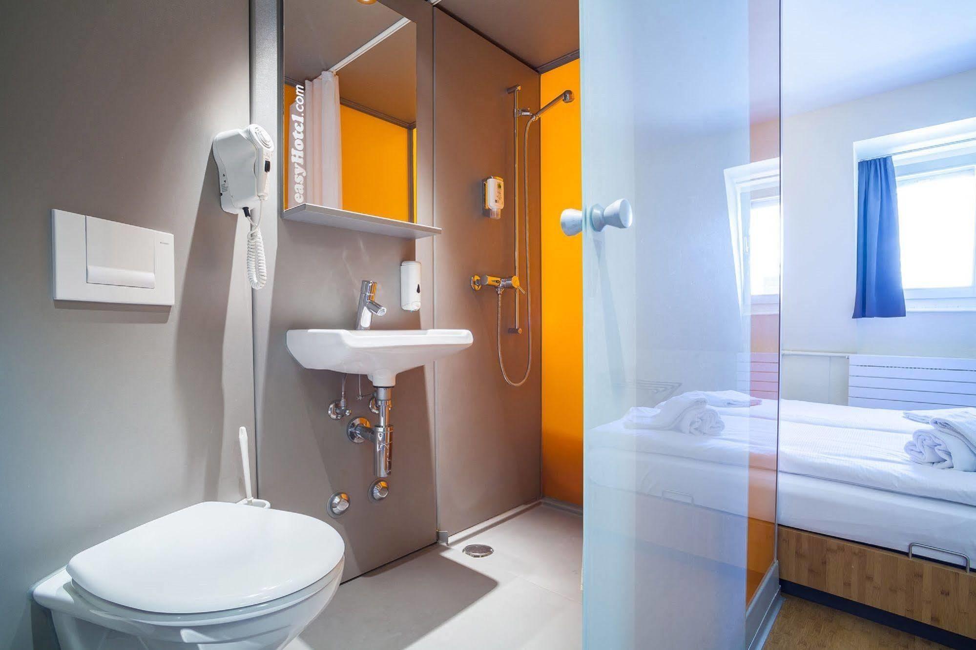 Easyhotel Basel - Self Service And Self Check-In Εξωτερικό φωτογραφία